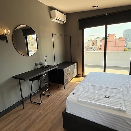 La Luxury Rooftop Lägenhet Tirana