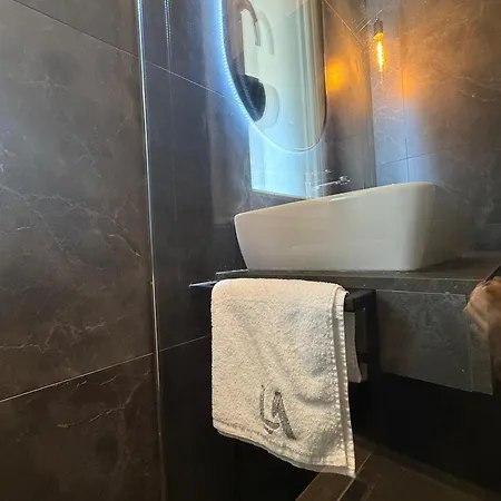 La Luxury Rooftop Apartment